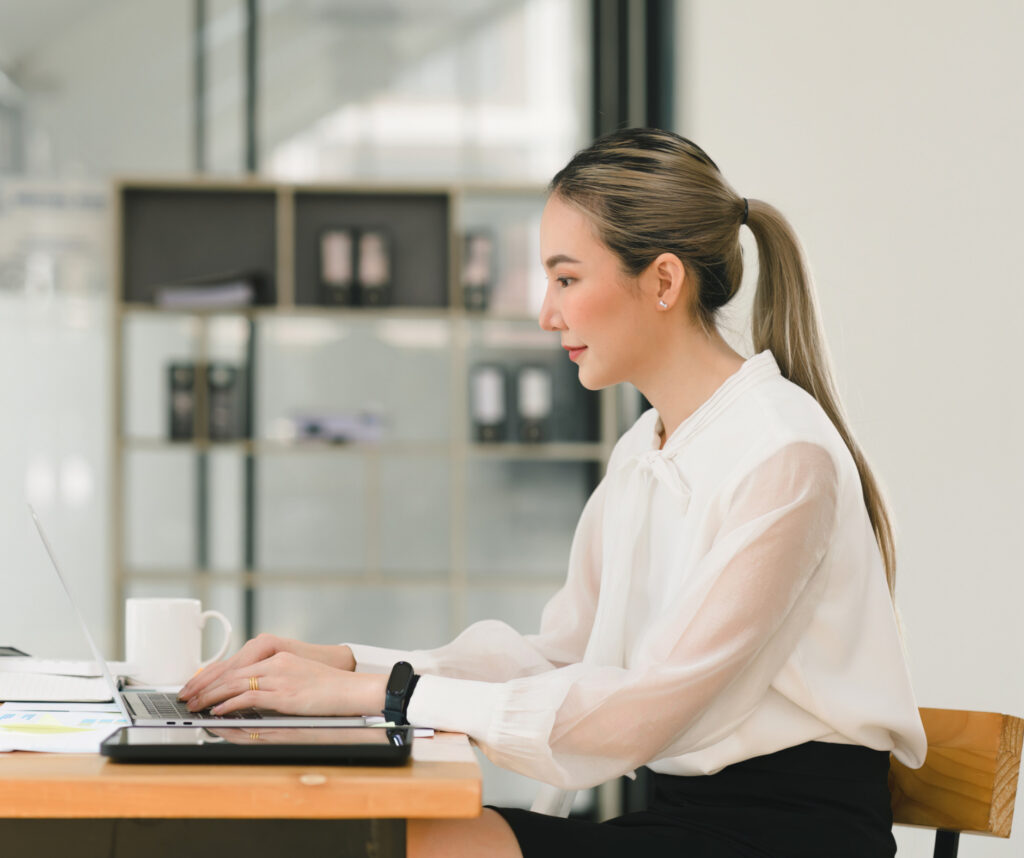 gmegan home Accountant working